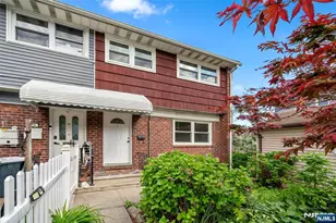 7 Edgewater Pl, Edgewater, NJ 07020 - Photo 1