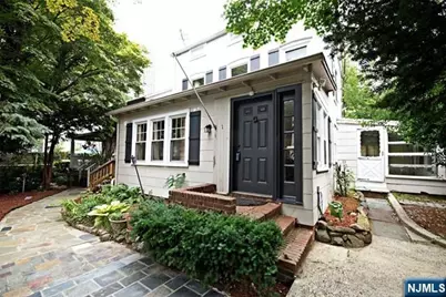 1 Leary Lane, Edgewater, NJ 07020 - Photo 1