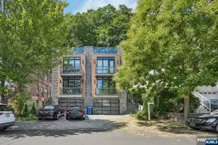 746 Undercliff Ave A, Edgewater, NJ 07020 - Photo 1