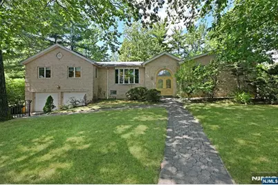 5 Ellington Place, Englewood Cliffs, NJ 07632 - Photo 1