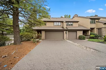 8 Sandburg Court, Mahwah, NJ 07430 - Photo 1