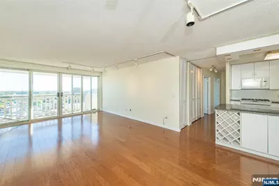 555 North Avenue 21U #21U, Fort Lee, NJ 07024 - Photo 1