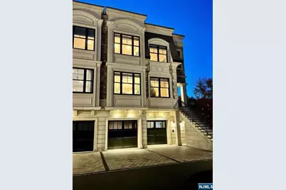 10 Marquis Court, Edgewater, NJ 07020 - Photo 1