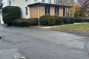 31-11 Broadway 2, Fair Lawn, NJ 07410 - Photo 2