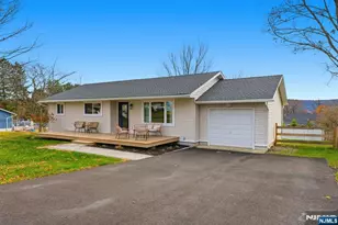 102 Sunnyview Ave, Hackettstown, NJ 07840 - Photo 1