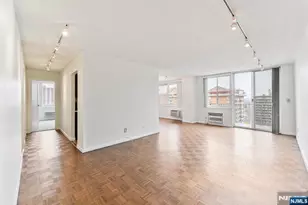 160 Overlook Ave 20D, Hackensack, NJ 07601 - Photo 1