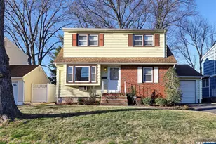 9-14 Essex Pl, Fair Lawn, NJ 07410 - Photo 1