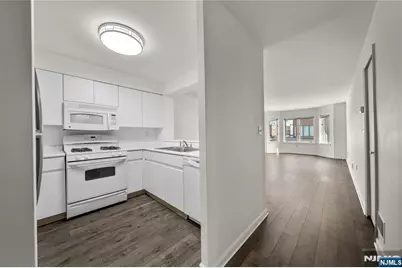 402 Chase Court 402 #402, Edgewater, NJ 07020 - Photo 1
