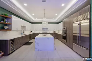 606 Undercliff Ave 1, Edgewater, NJ 07020 - Photo 1