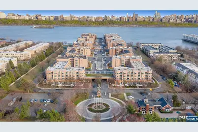 202 Jefferson Court 202 #202, Edgewater, NJ 07020 - Photo 1