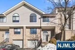 23 Mt Vernon Square, Verona, NJ 07044 - Photo 1