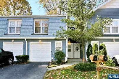8 Crestwood Mews, Allendale, NJ 07401 - Photo 1