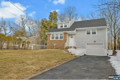 8 Iroquois Avenue, Oakland, NJ 07436 - Photo 1