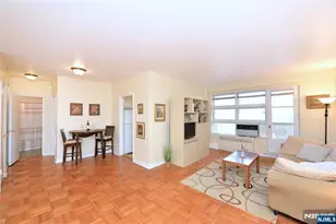5 Roosevelt Pl 2B, Montclair, NJ 07042 - Photo 1