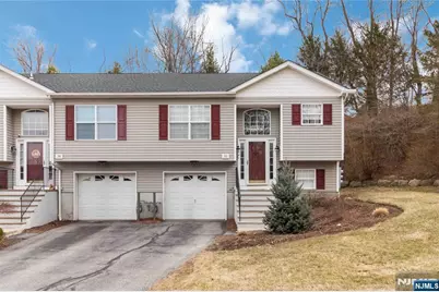 32 Oak Point Drive, Hamburg, NJ 07419 - Photo 1
