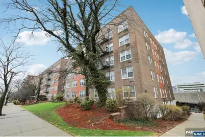 2160 Center Avenue 4N #4N, Fort Lee, NJ 07024 - Photo 1