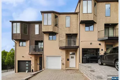 18 Veterans Way, Edgewater, NJ 07020 - Photo 1
