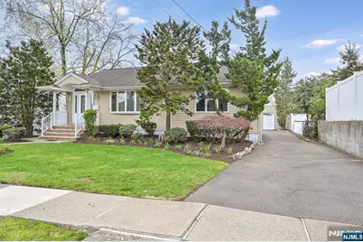 520 Hamilton Avenue, Hasbrouck Heights, NJ 07604 - Photo 1