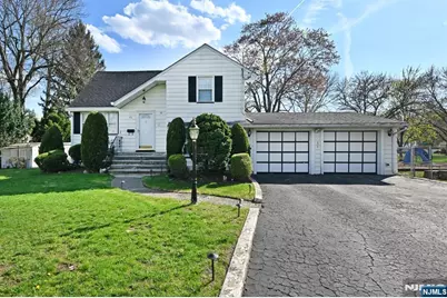 82 Arnot Place, Paramus, NJ 07652 - Photo 1