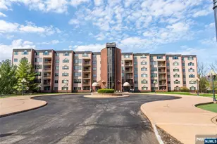 1360 Hamburg Turnpike 402, Wayne, NJ 07470 - Photo 1