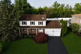 76 Point View Pkwy, Wayne, NJ 07470 - Photo 1