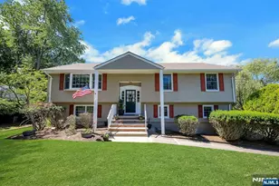 32 Tuscarora Dr, Oakland, NJ 07436 - Photo 1