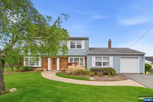 30 Whittier Ln, Oakland, NJ 07436 - Photo 1