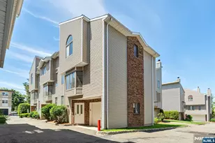125 Roosevelt Pl, Palisades Park, NJ 07650 - Photo 1