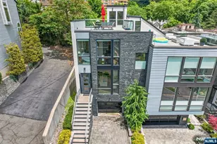 14 Hooks Ln, Edgewater, NJ 07020 - Photo 1