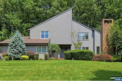 8 Bayard Lane, Mahwah, NJ 07430 - Photo 1