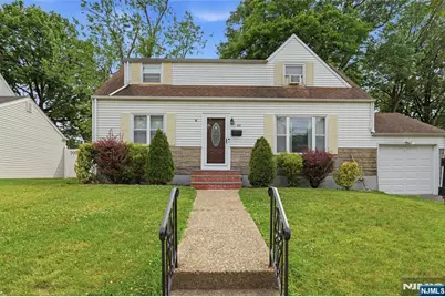 461 Crestwood Avenue, Hackensack, NJ 07601 - Photo 1