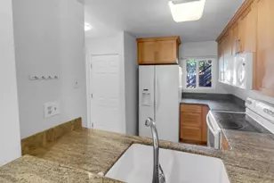 7405 Charmant Dr, San Diego, CA 92122 - Photo 10