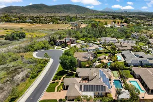 9343 Bernardo Lakes Dr, San Diego, CA 92127 - Photo 32