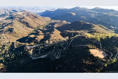  23898 Crown Hill Ln, Escondido, CA 92027 - Photo 32