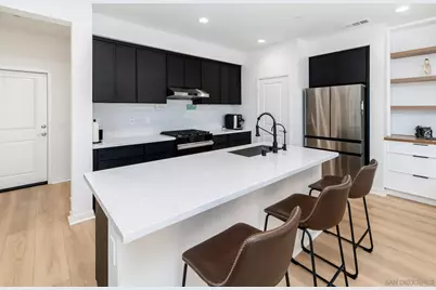  32395 Tannat Dr, Temecula, CA 92591 - Photo 2