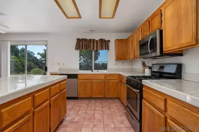  408 Shadow Tree Dr, Oceanside, CA 92058 - Photo 10
