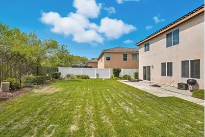  29213 Broken Arrow, Murrieta, CA 92563 - Photo 2
