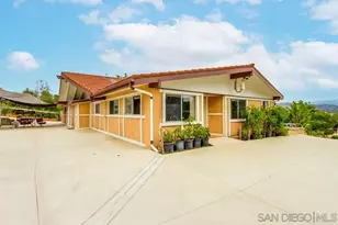 732 Hamilton Ln, Fallbrook, CA 92028 - Photo 4