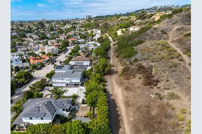  6411 Dowling Dr, La Jolla, CA 92037 - Photo 16