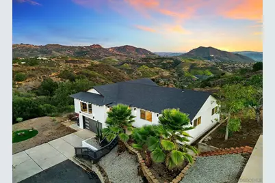  1029 Rainbow Valley Ct, Fallbrook, CA 92028 - Photo 2