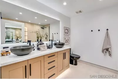  700 W E St #2404, San Diego, CA 92101 - Photo 28