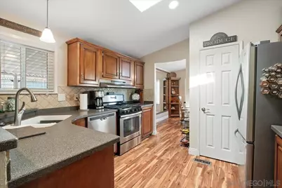  13327 Casa Vista St, Poway, CA 92064 - Photo 8