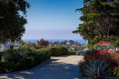  372 Hillcrest Scenic Ln, Encinitas, CA 92024 - Photo 16