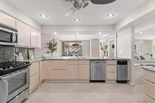 2552 Navarra Dr, Carlsbad, CA 92009 - Photo 10