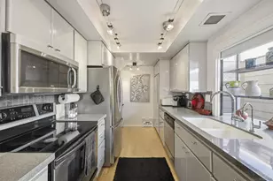 4595 Chateau Dr, San Diego, CA 92117 - Photo 4