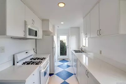  370 Tamarack Ave, Carlsbad, CA 92008 - Photo 6