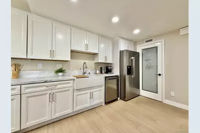  370 Rosecrans St #302, San Diego, CA 92106 - Photo 10