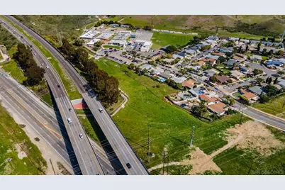  Hacienda Dr #1, Oceanside, CA 92058 - Photo 8