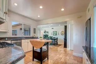5512 Candlelight Dr, La Jolla, CA 92037 - Photo 8