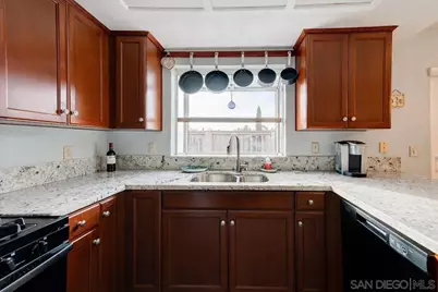  2123 Fiori Dr, Vista, CA 92084 - Photo 2